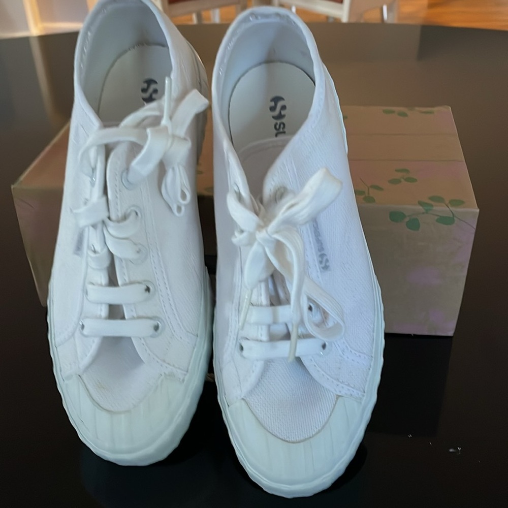 Classic white SUPERGA Sneaker, size 7 1/2, womens - Picture 3 of 3